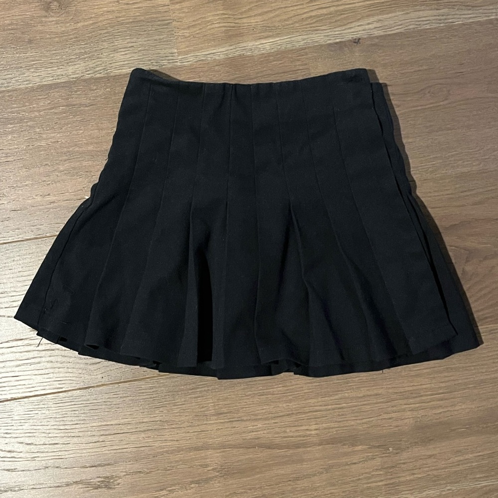 brandy melville black pleated skirt